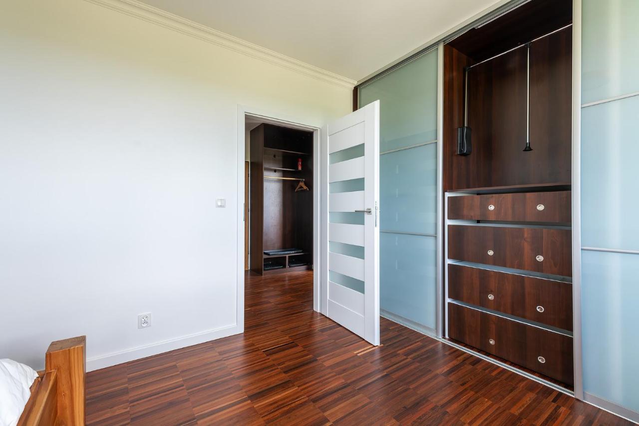 Appartement Kobielska 6 - Bezplatny Parking - Free Parking - 500m Wojskowy Instytut Medyczny - Wielki Taras Z Przepieknym Widokiem Na Park - Dla 4 Osob - Better Rentral Warschau