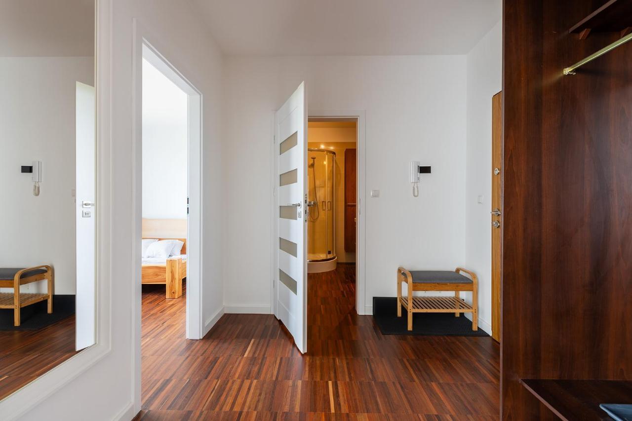 Appartement Kobielska 6 - Bezplatny Parking - Free Parking - 500m Wojskowy Instytut Medyczny - Wielki Taras Z Przepieknym Widokiem Na Park - Dla 4 Osob - Better Rentral *